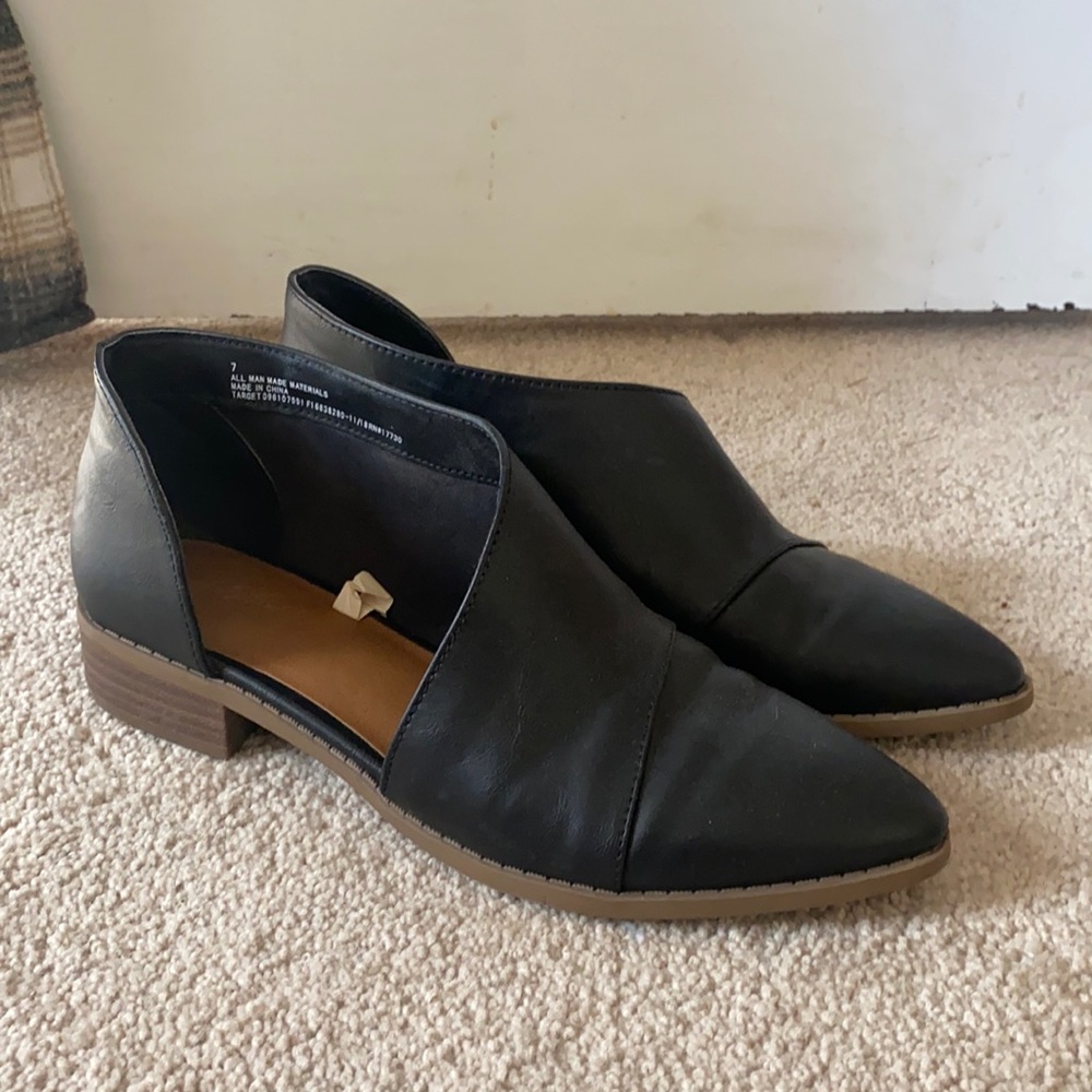 Universal Thread black flats